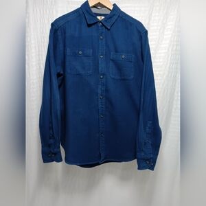 Woolrich Men's Flannel long-sleeved button down shirt.  Size XL ( Runs Small)